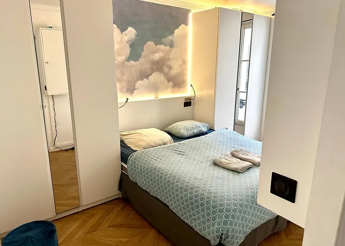 Home Sweet Home Champs De Mars